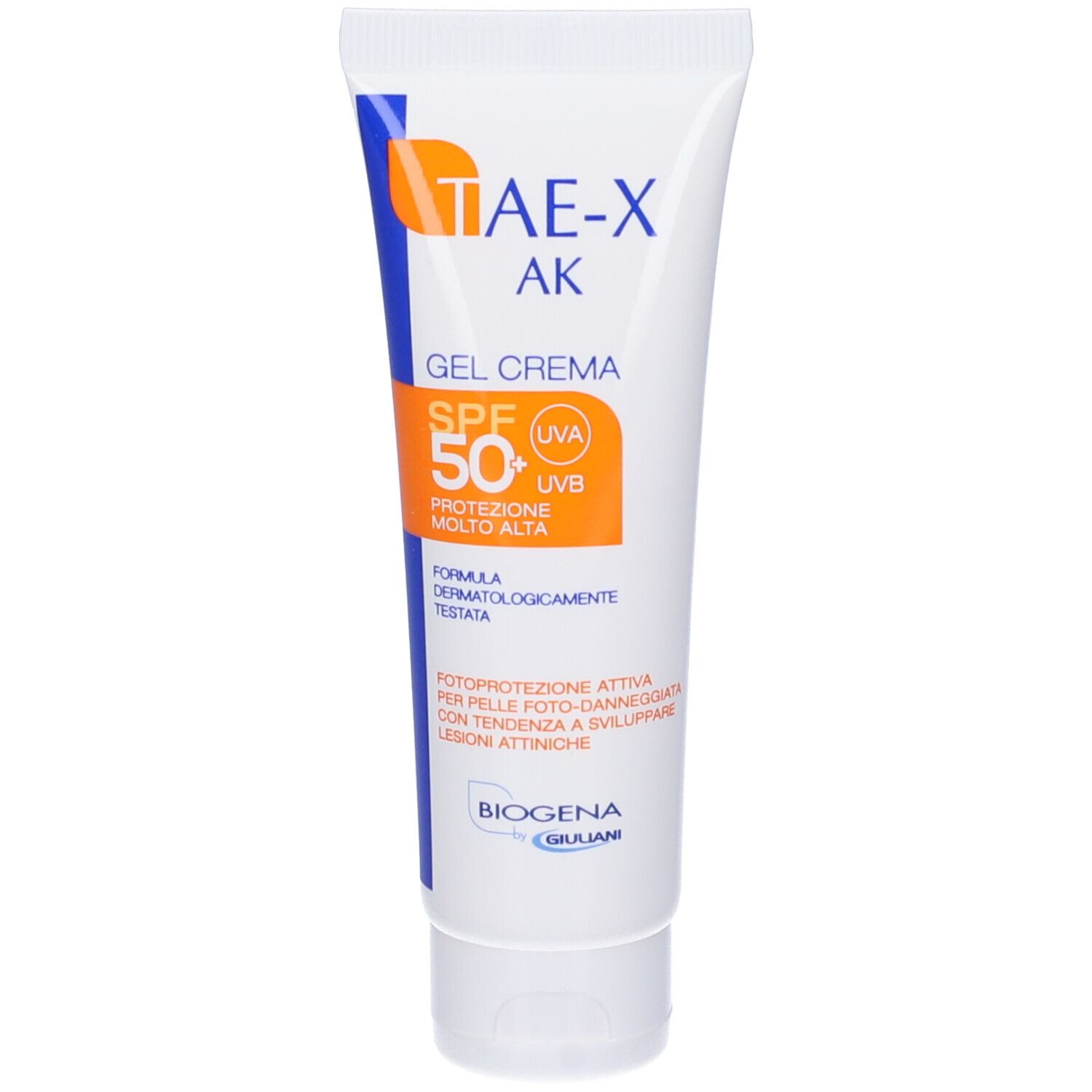 Weiße Tube mit TAE-X AK Gel Crema SPF 50+. Orangefarbene und blaue Akzente. BIOGENA Logo.