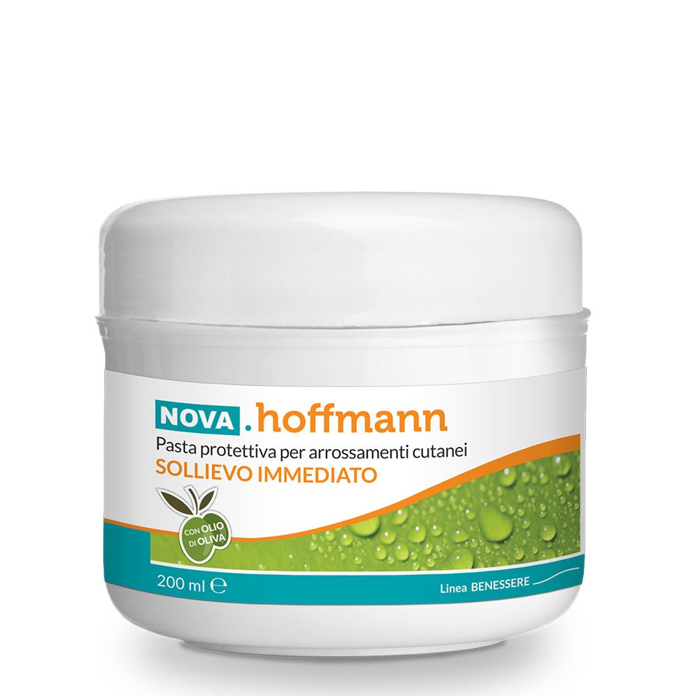 Weißer Tiegel mit grünem Etikett. Aufschrift: NOVA.hoffmann, Pasta protettiva per arrossamenti cutanei, Sollievo immediato. Mit Olivenlogo.