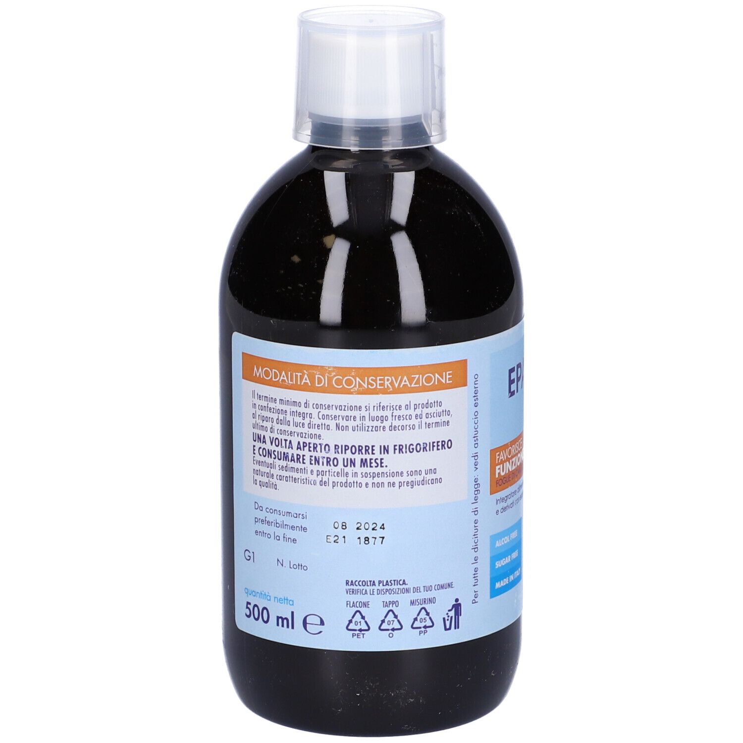 Retro della bottiglia con liquido marrone. Testo: Modalità di conservazione, 500 ml, simboli riciclabili, data di scadenza.