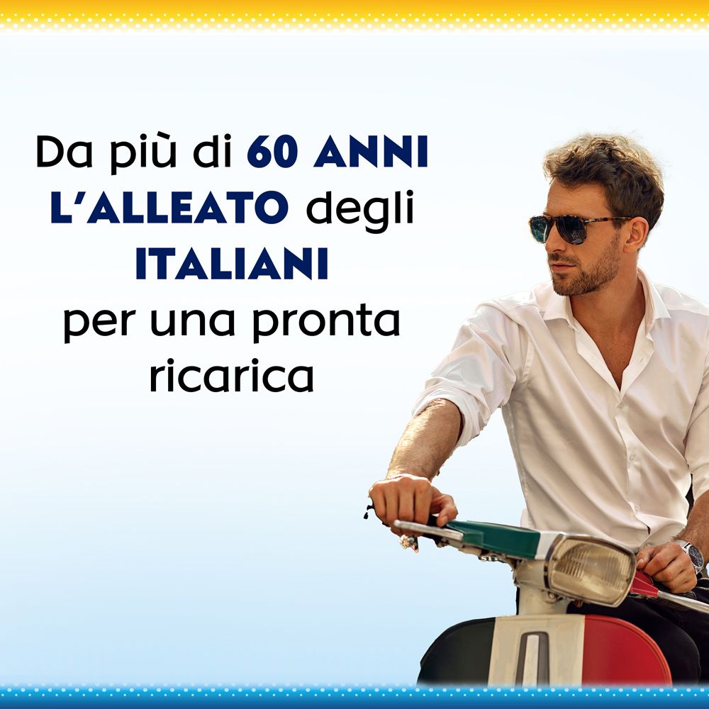 Uomo su scooter. Testo: Da più di 60 ANNI L'ALLEATO degli ITALIANI per una pronta ricarica.