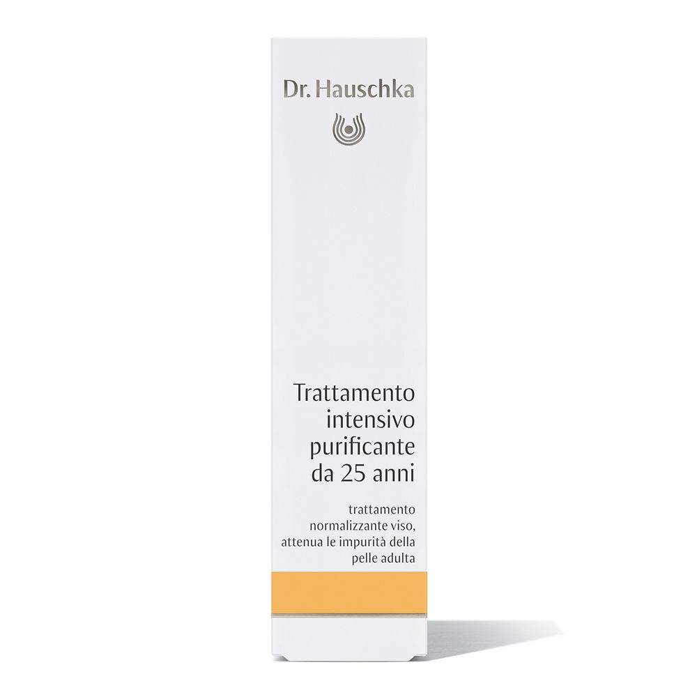 Confezione bianca con informazioni sul prodotto. Scritta: Dr. Hauschka, Intensivkur klärend ab 25. Striscia arancione.