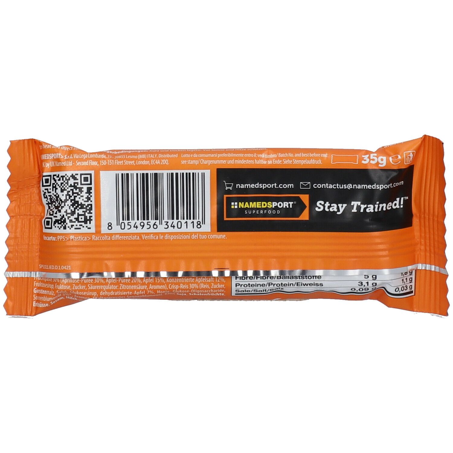 Rückseite eines orangefarbenen Energieriegels. Aufschrift: NAMEDSPORT, 35g, QR-Code, Nährwertangaben, 'Stay Trained!'