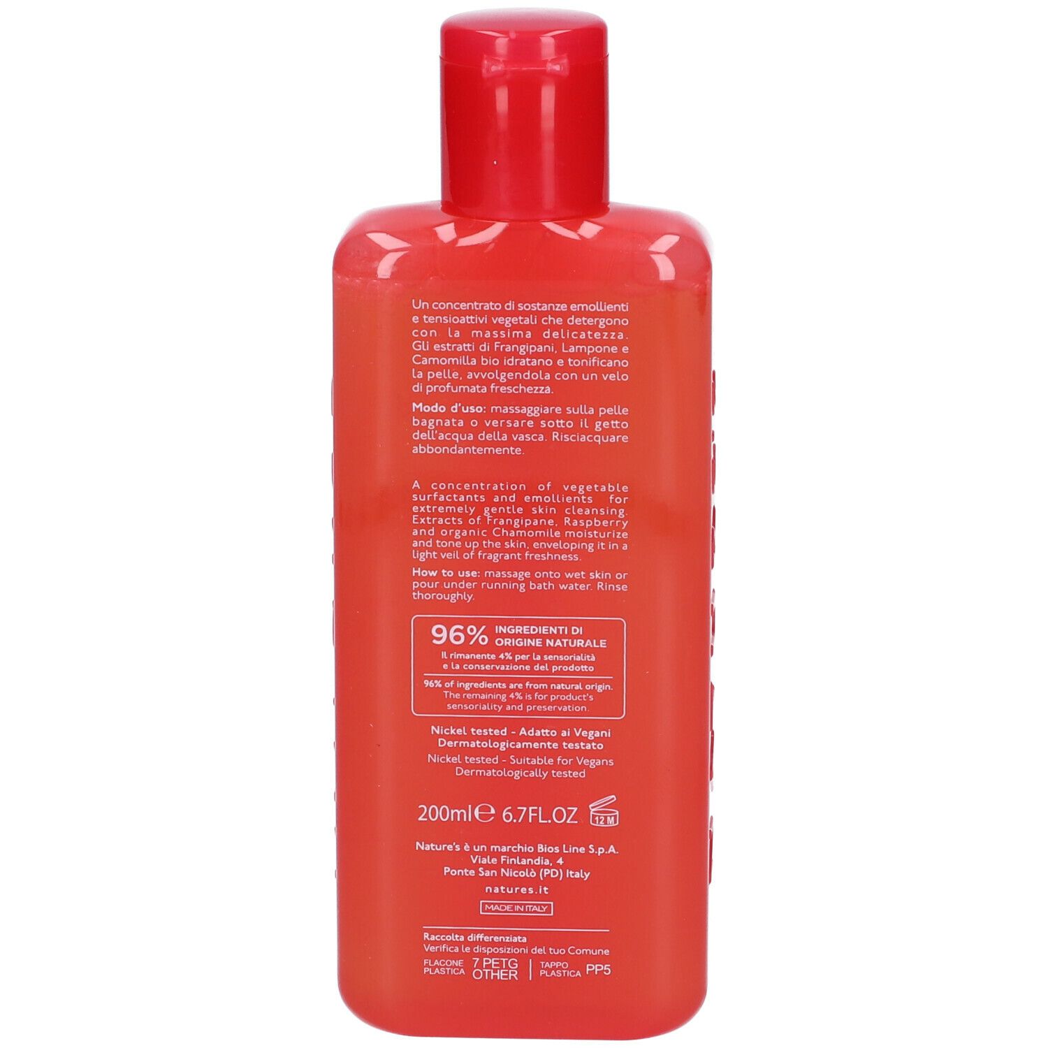 Flacone rosso con tappo rosso. Retro con testo in italiano e inglese. 96% ingredienti di origine naturale.