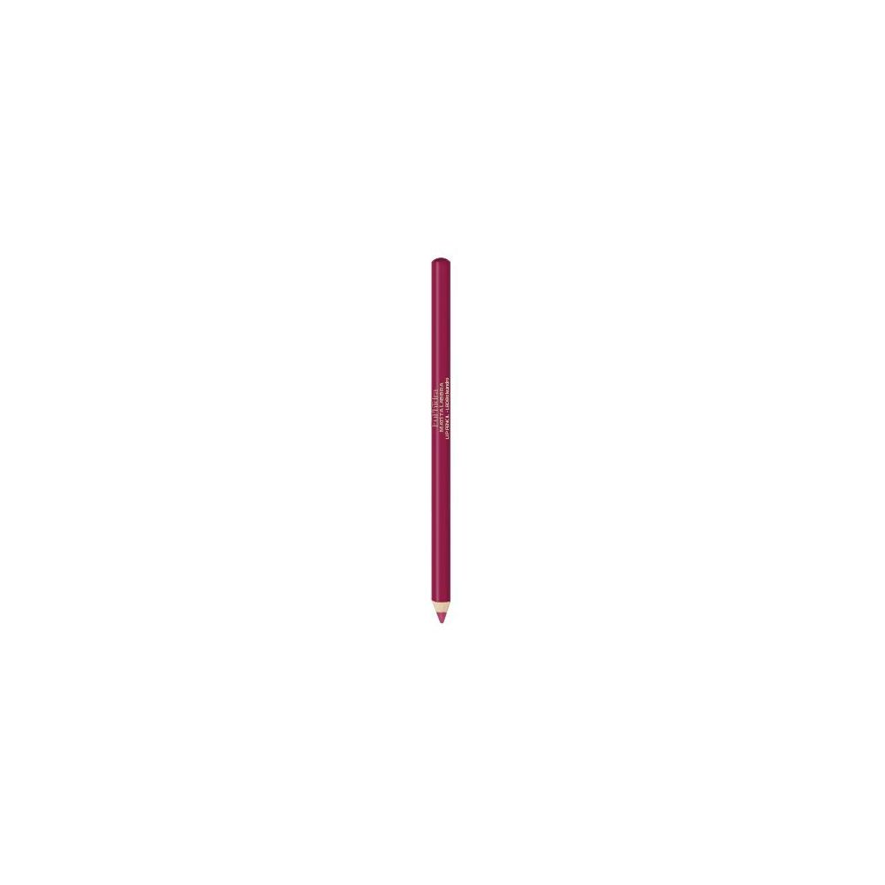 Matita labbra Oleandro. Forma cilindrica, tonalità rosa-viola. Scritta sul corpo della matita.