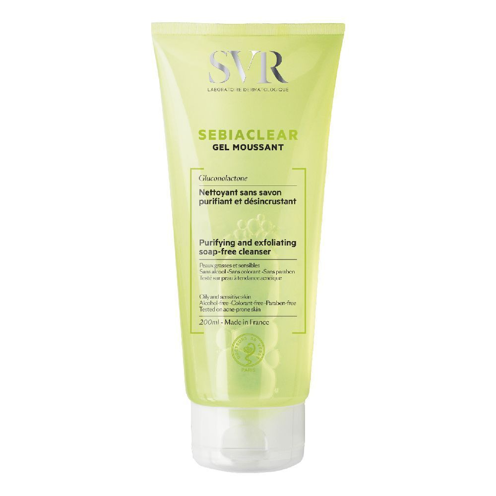 Tubo di gel moussant verde con tappo bianco. Scritta SVR, SEBIACLEAR, detergente.
