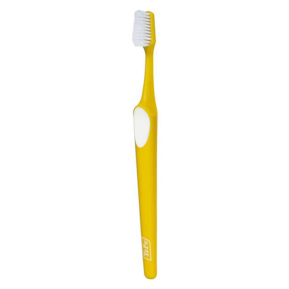Spazzolino TePe Supreme giallo. Inserto bianco sul manico. Setole bianche. Nome del prodotto e logo sul manico.