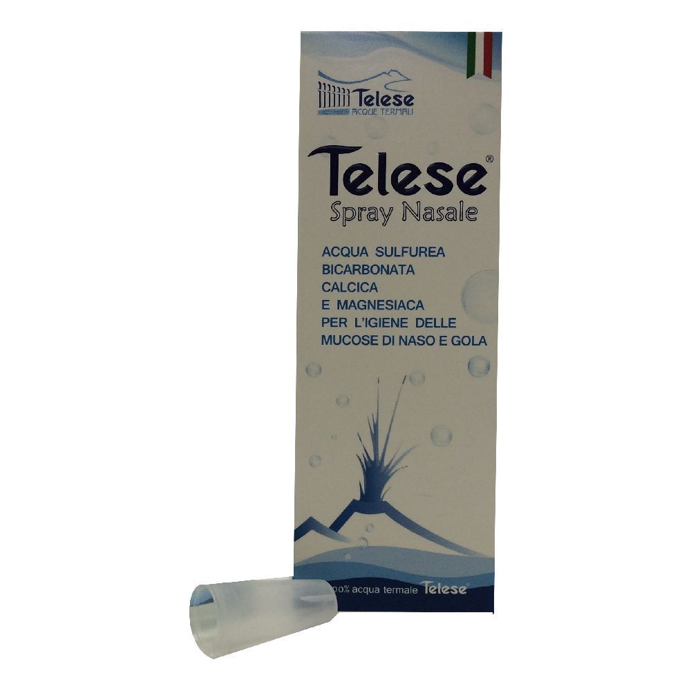 Confezione spray nasale. Scatola bianca e blu con nome del prodotto e ingredienti. Applicatore separato.
