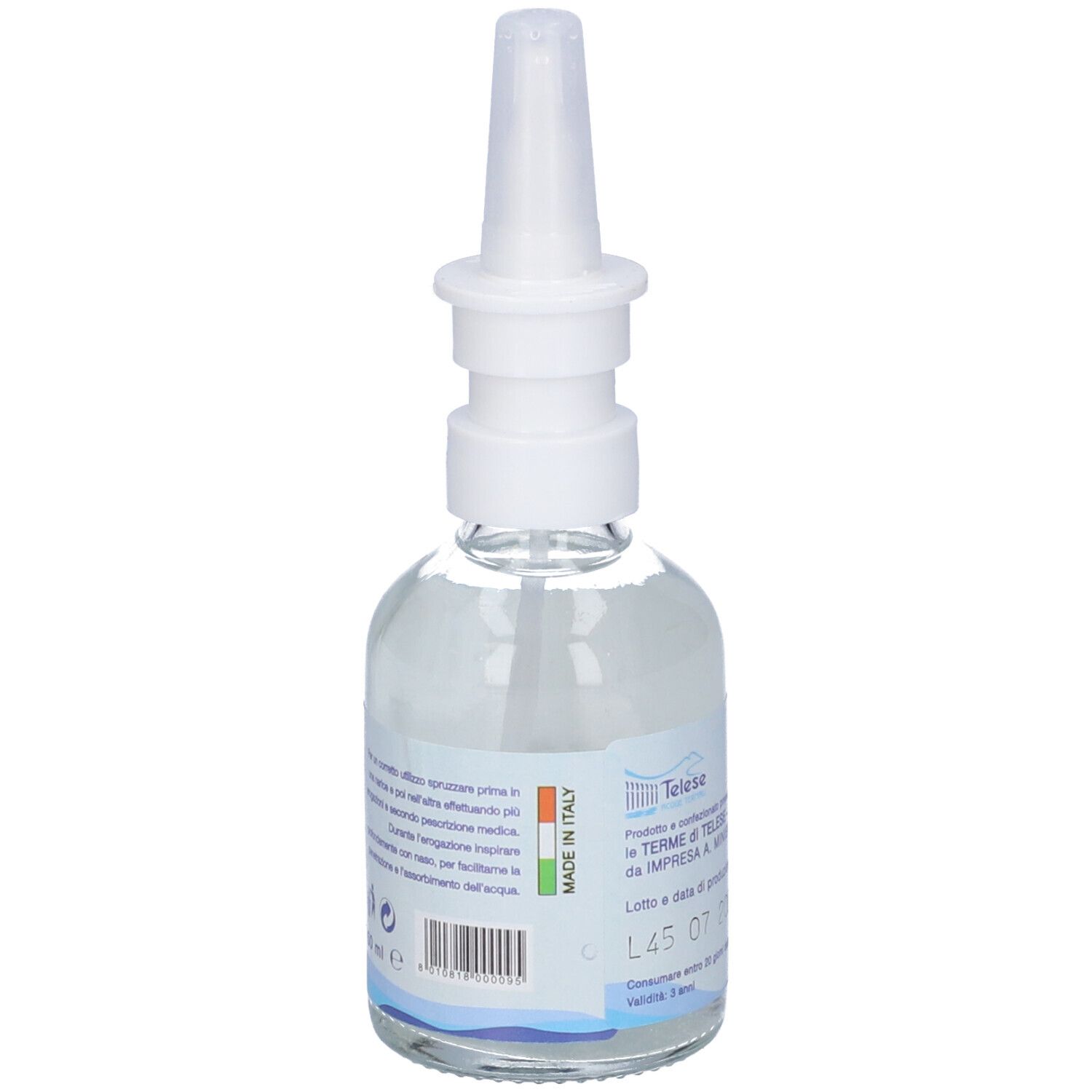 Flacone spray nasale. Flacone trasparente con erogatore bianco. Nome del prodotto e bandiera italiana.