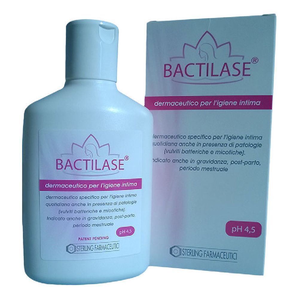 Flacone bianco con etichetta rosa. Scritta: BACTILASE, dermaceutico per l'igiene intima. Con scatola.