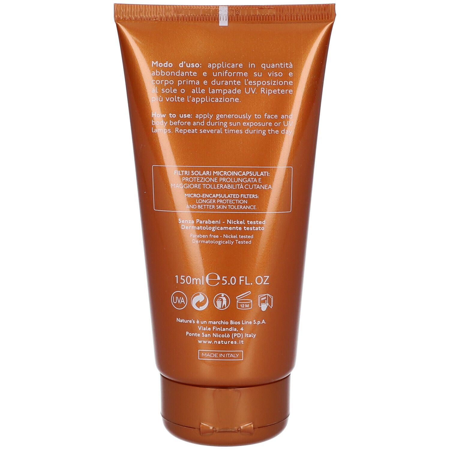 Retro del tubo di crema solare. Testo: Istruzioni per l'uso, ingredienti, 150ml, 5.0 FL. OZ. Senza parabeni. Made in Italy.
