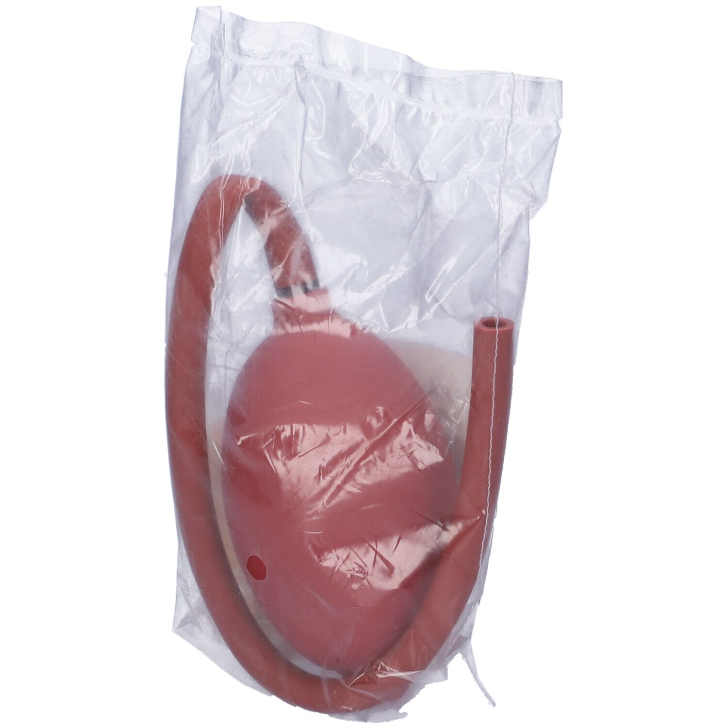 Pompa rossa con tubo in sacchetto di plastica trasparente. Prodotto parzialmente visibile. Su sfondo bianco.
