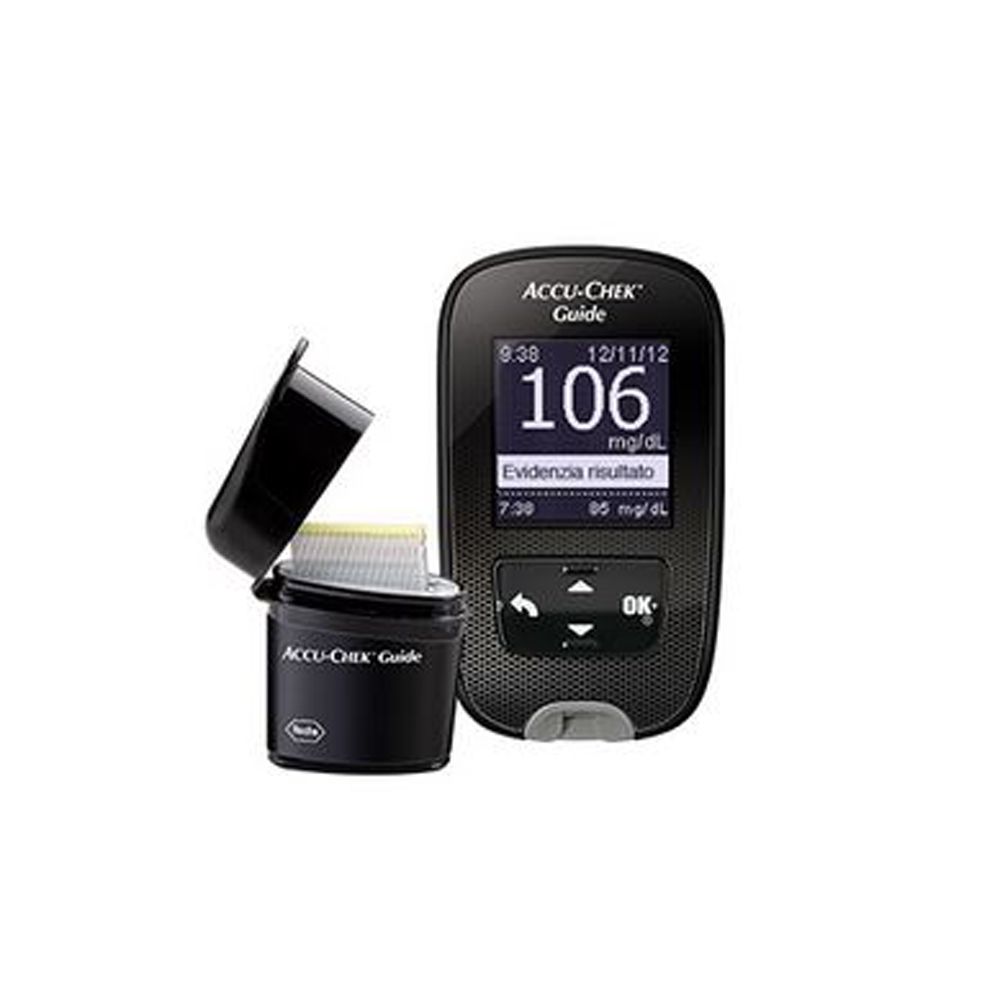 Misuratore di glicemia nero con display e contenitore strisce. Display: 106 mg/dL. Marchio: Accu-Chek Guide.