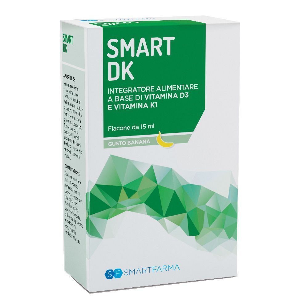 Scatola bianca con fascia verde. Scritta: SMART DK, integratore alimentare a base di vitamina D3 e K1. Gusto banana.