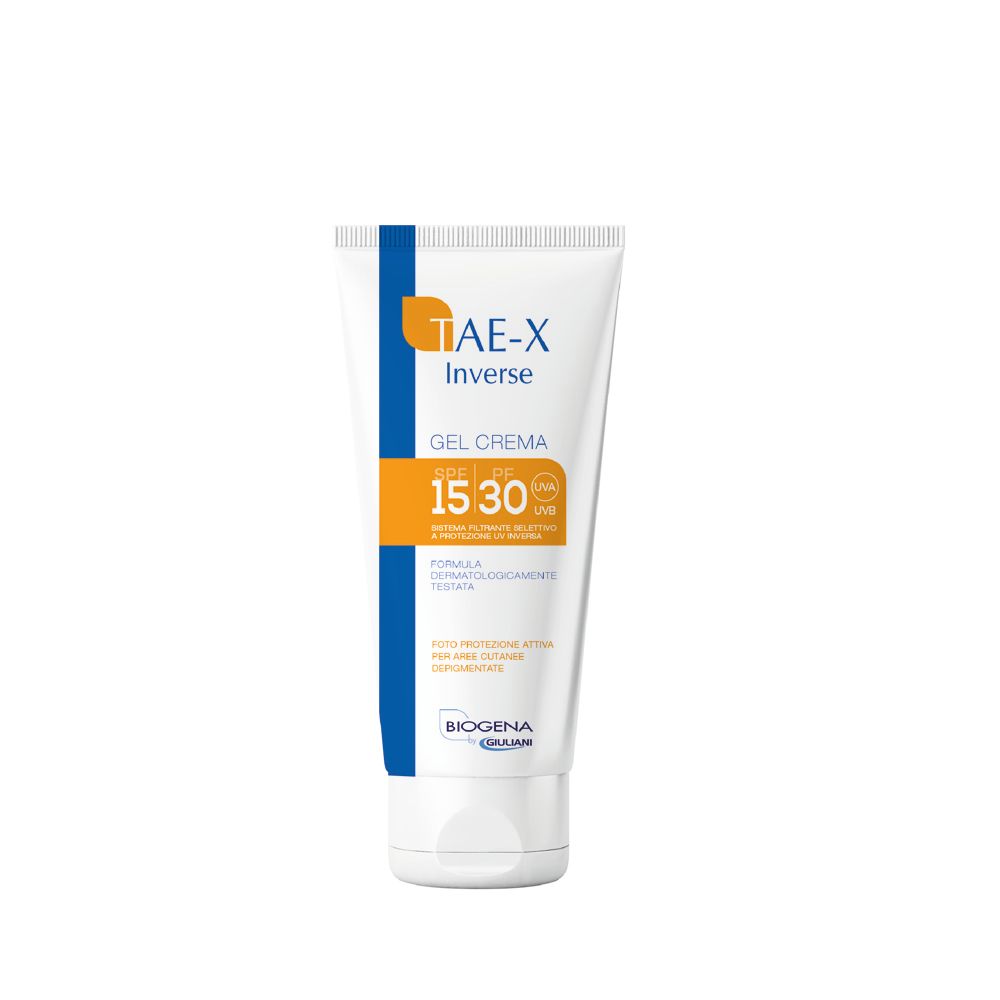 Tubo bianco con design blu-arancione. Scritta: TAE-X Inverse, Gel Crema, SPF 15/UVA 30. Marchio Biogena.