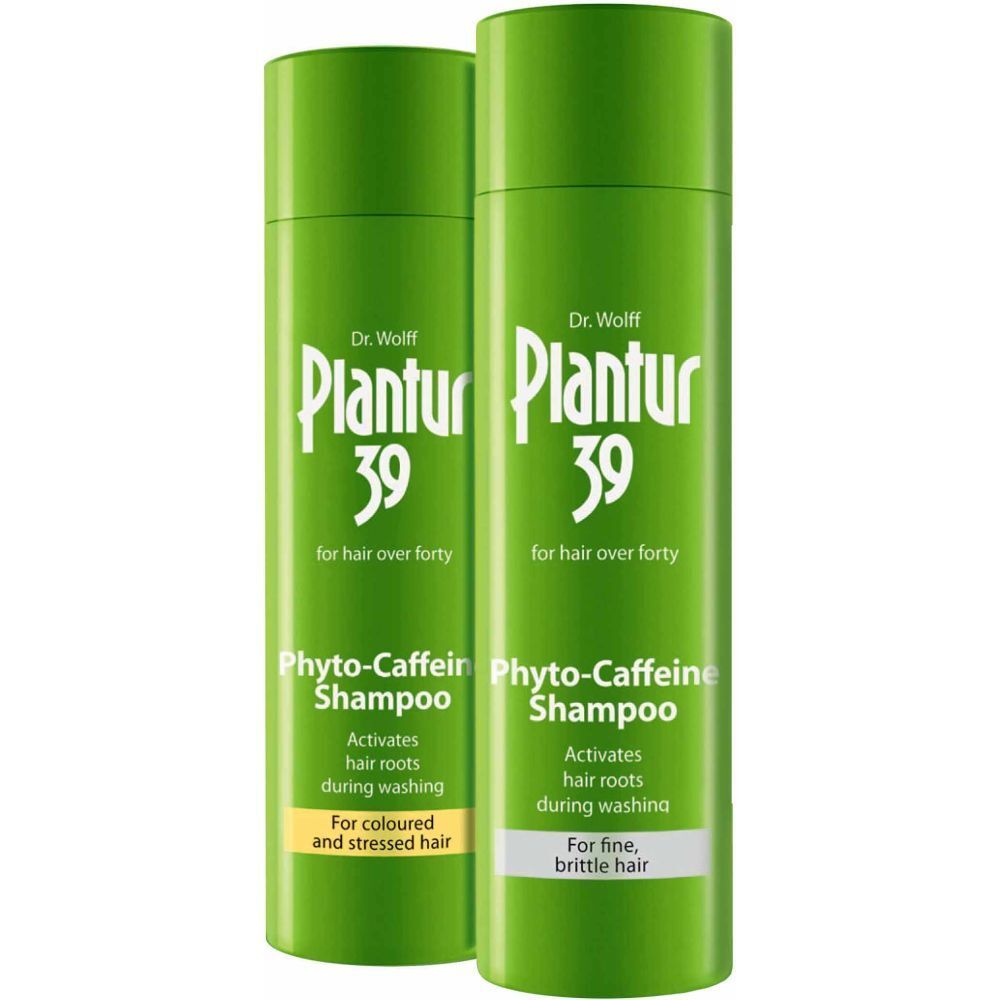 Due flaconi verdi con testo bianco. Scritta: Plantur 39, Phyto-Caffeine Shampoo. Per capelli colorati e stressati e per capelli fini e fragili.