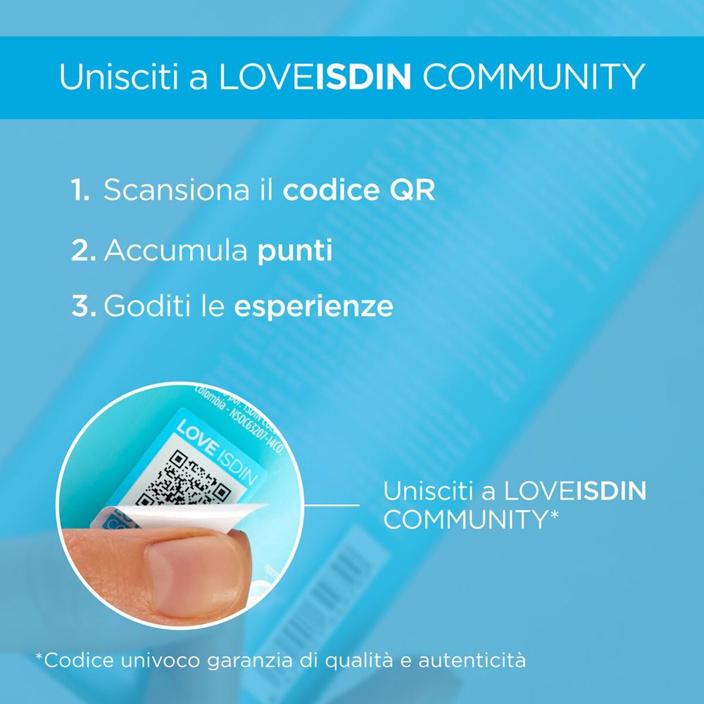 Hand hält QR-Code. Text: Unisciti a LOVEISDIN COMMUNITY. Code garantiert Qualität.