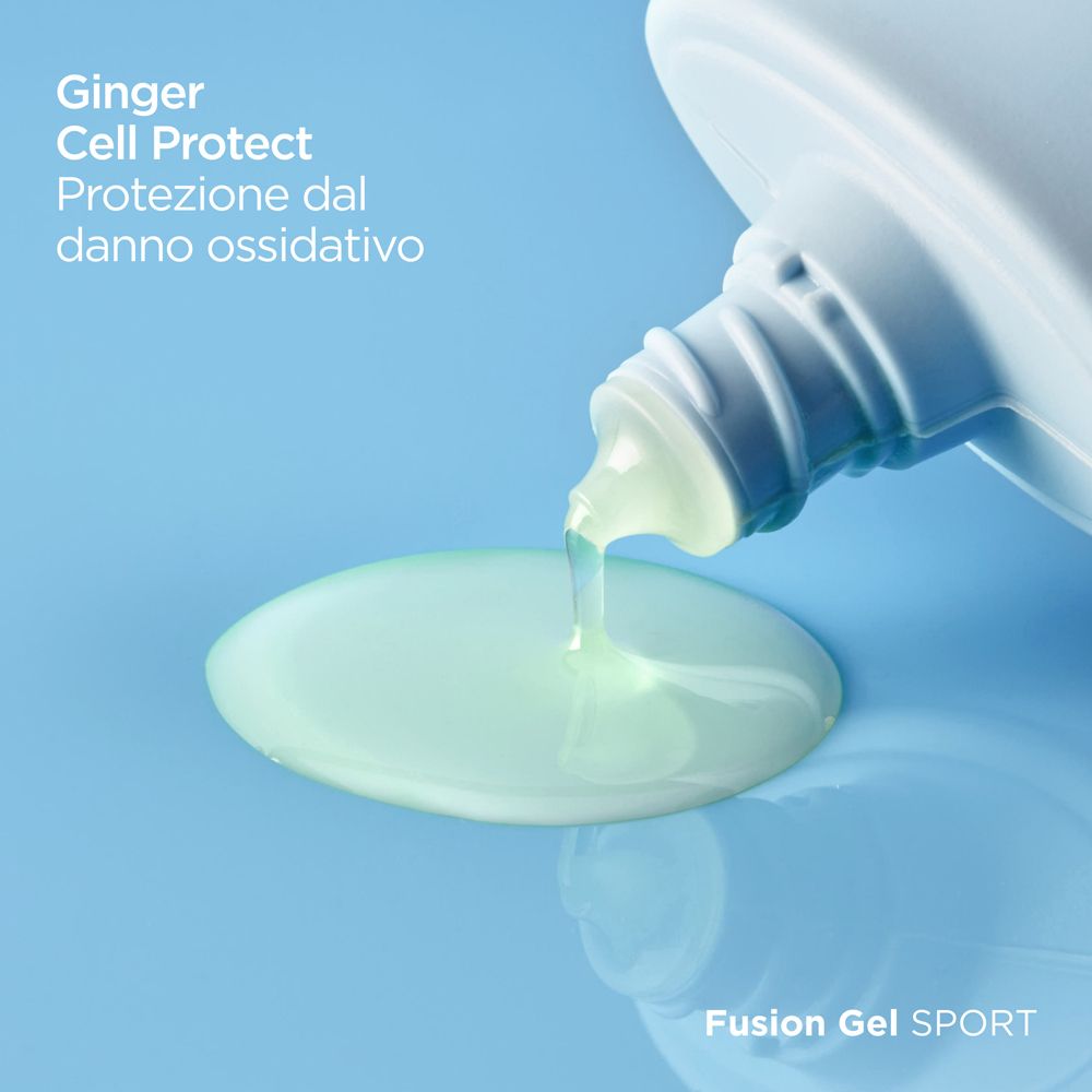 Produkt wird auf blaue Oberfläche gegossen. ISDIN Fotoprotector Fusion Gel Sport. Ginger Cell Protect.