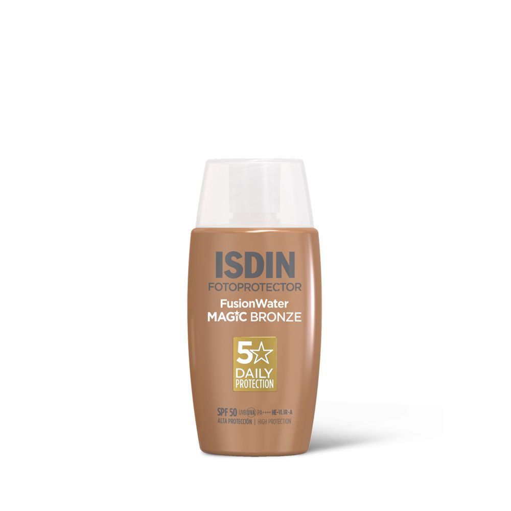Braune Sonnencreme-Flasche. ISDIN, Fusion Water, Magic Bronze, SPF 50. Weiße Kappe. 5 Daily Protection.