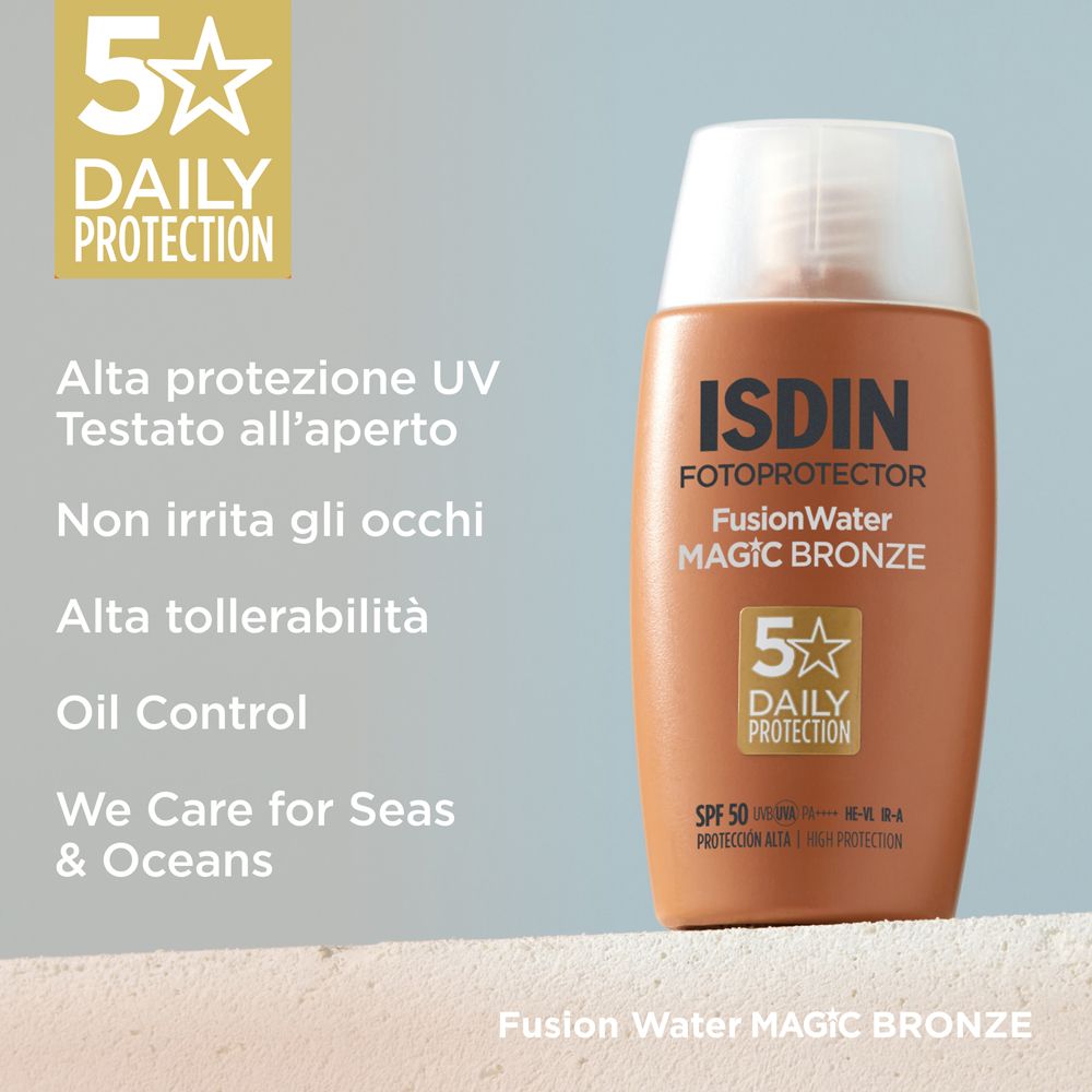 Sonnencreme-Flasche. ISDIN, Fusion Water, Magic Bronze, SPF 50. Text. 5 Daily Protection. UV-Schutz, Augenverträglich.