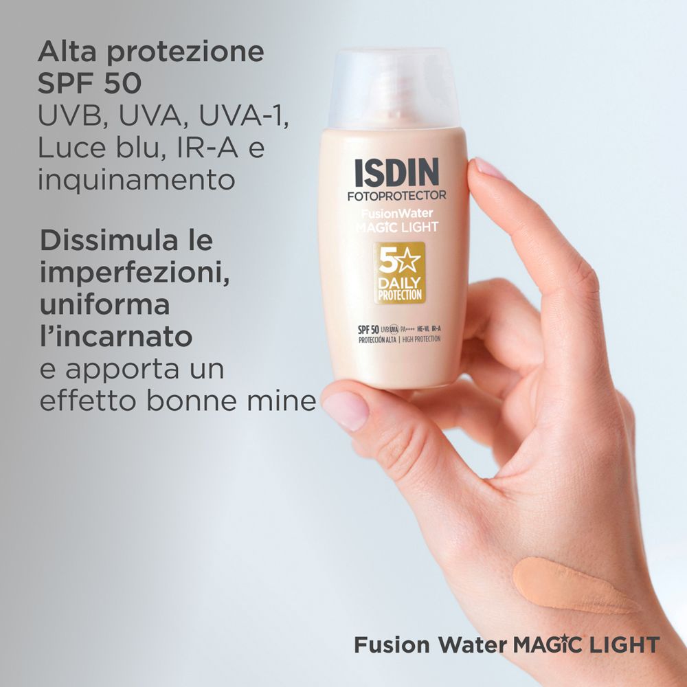 ISDIN Fusion Water Magic Light SPF50. Text: SPF 50, schützt vor UVA, UVB, UVA-1, blauem Licht, IR-A.