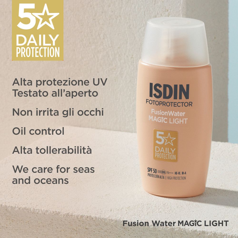 ISDIN Fusion Water Magic Light SPF50. Text: 5 Sterne Daily Protection, UV-Schutz, nicht reizend.