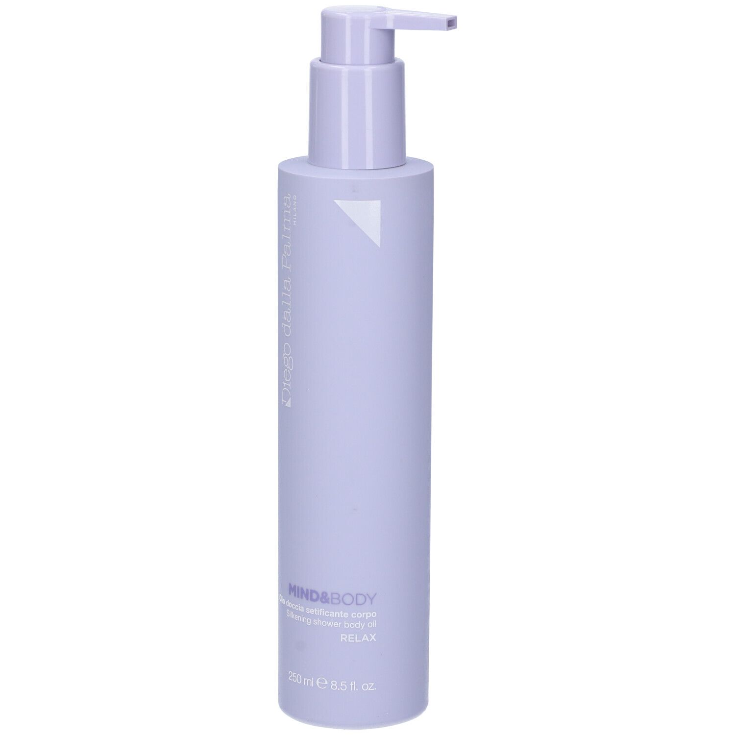 Flacone lilla chiaro con dosatore. Scritte: Diego dalla Palma, MIND&BODY, Relax. 250 ml.