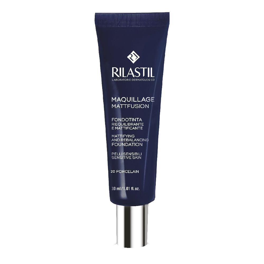 Tubo blu scuro con testo bianco. Nome prodotto: Rilastil Maquillage Mattfusion. Contiene fondotinta per pelli sensibili.