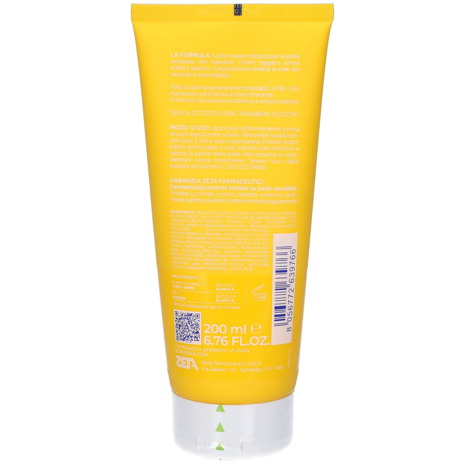 Rückseite einer gelben Tube mit Sonnenschutzmittel für Kinder, LSF 30. Enthält Produktinformationen und Barcode.