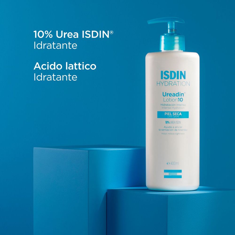 Produktflasche vor blauem Hintergrund. Text: 10% Urea ISDIN, Milchsäure. Für trockene Haut.