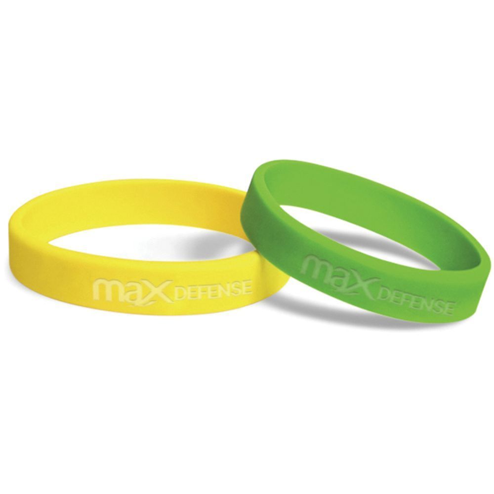 Due braccialetti, giallo e verde, con la scritta "max DEFENSE".