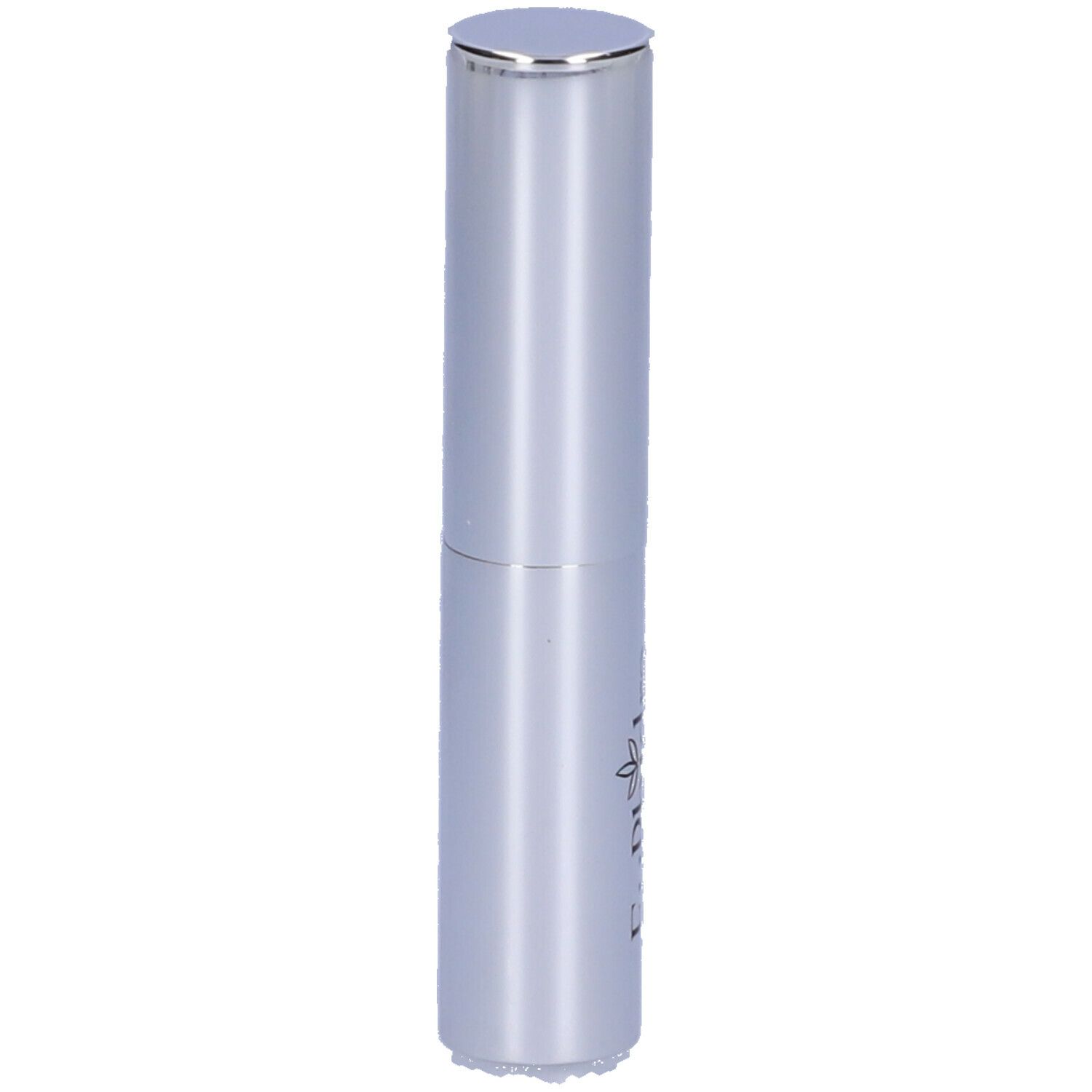 Stick di balsamo labbra argentato. Forma cilindrica. Marchio e nome del prodotto sullo stick.