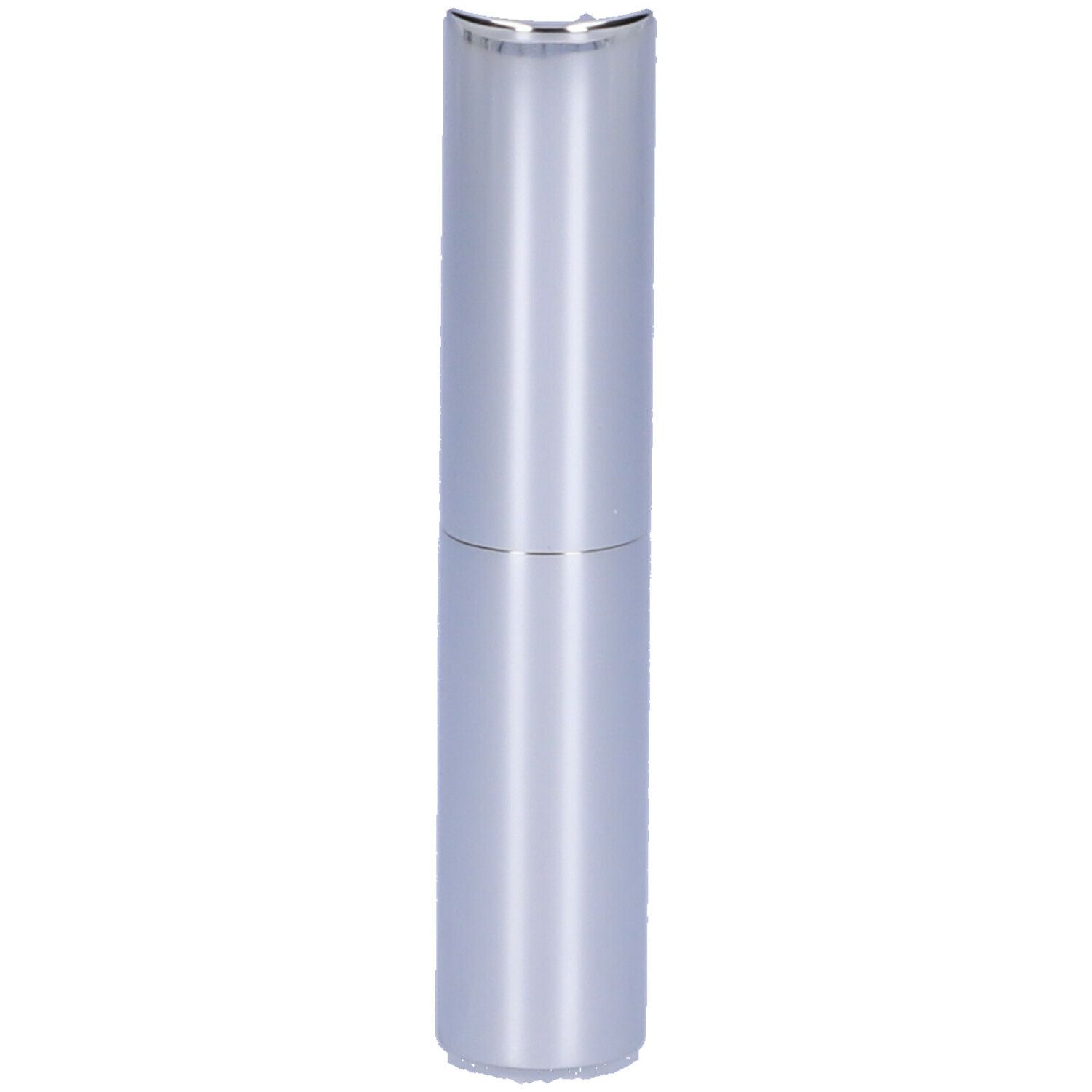 Stick di balsamo labbra argentato. Forma cilindrica. Marchio e nome del prodotto sullo stick.