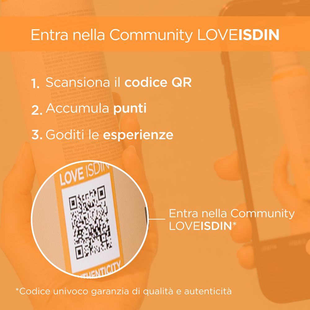 Person hält ein Smartphone. QR-Code auf der Produktverpackung. Text: LOVEISDIN Community.