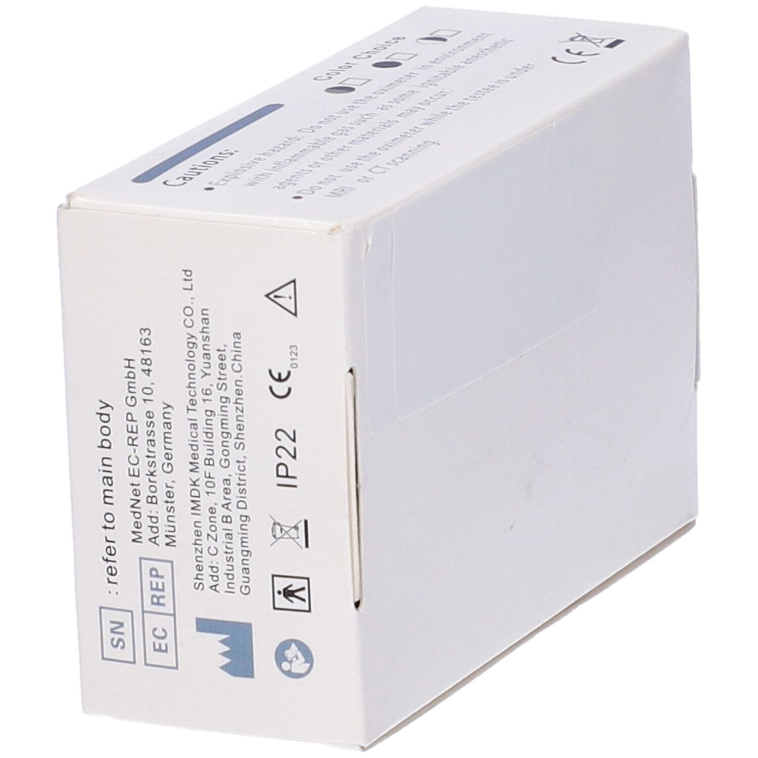 Confezione bianca di un pulsossimetro da dito. Scritta 'PULSE Fingertip Oximeter'. Modello C101A2. Dispositivo raffigurato.