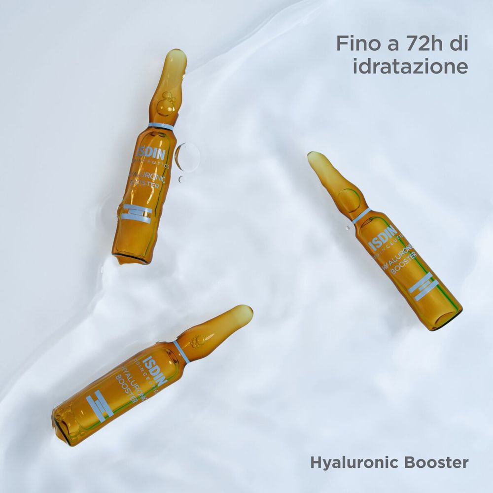 Tre fiale in acqua. Testo: Fino a 72h di idratazione. Hyaluronic Booster.