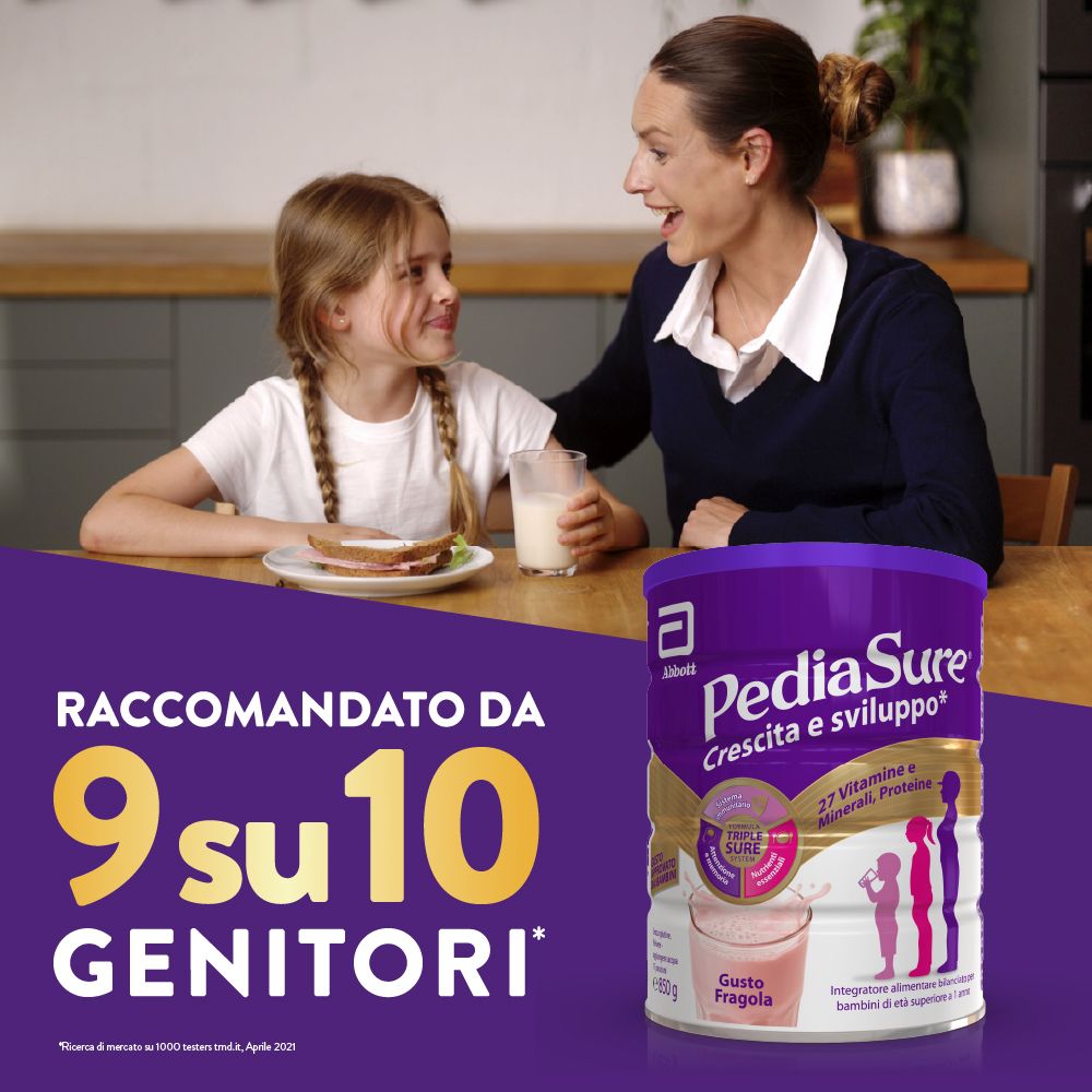 Mutter und Kind sitzen am Tisch. Auf dem Tisch steht eine Dose PediaSure. Text: Empfohlen von 9 von 10 Eltern.