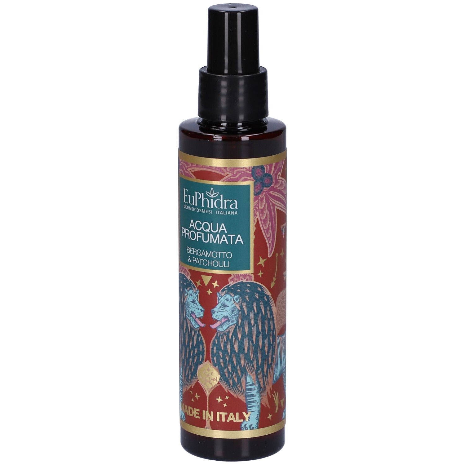 Flacone marrone con vaporizzatore nero. Etichetta con testo e illustrazioni. Made in Italy.