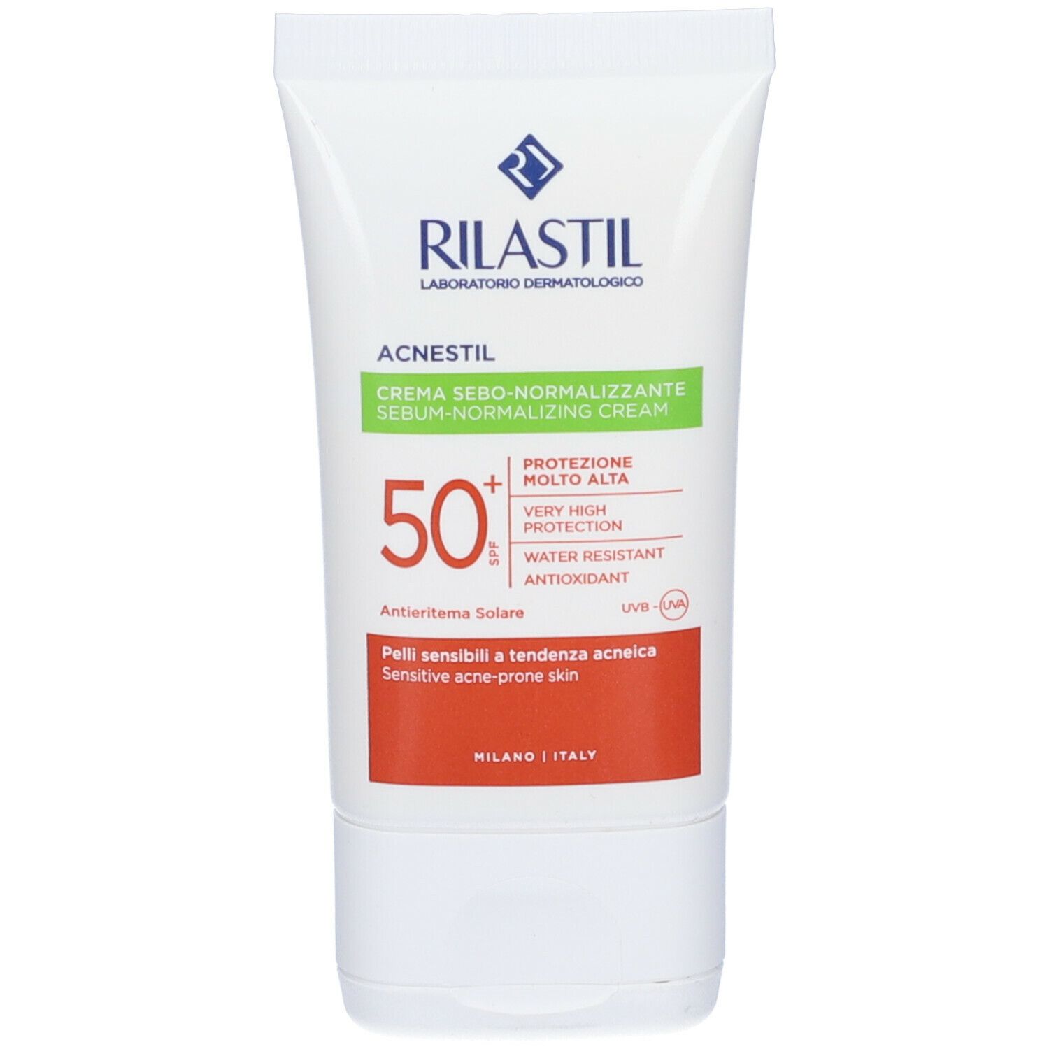Tubo bianco con testo verde e rosso. Scritto: Acnestil, Crema, SPF 50+. Marchio: Rilastil.