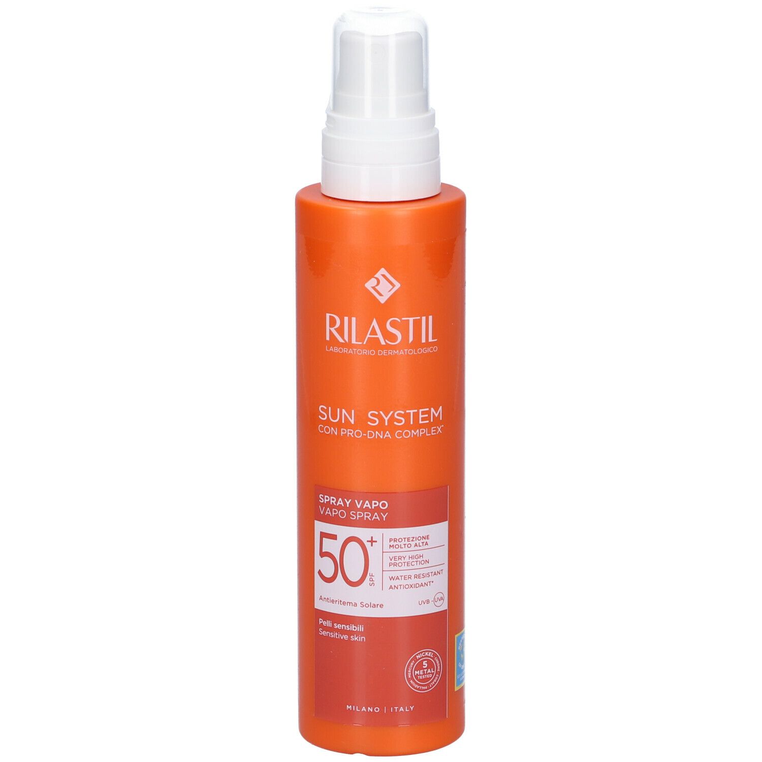 Orangefarbene Sprühflasche mit weißem Sprühkopf. RILASTIL Sun System Spray Vapo SPF 50+.