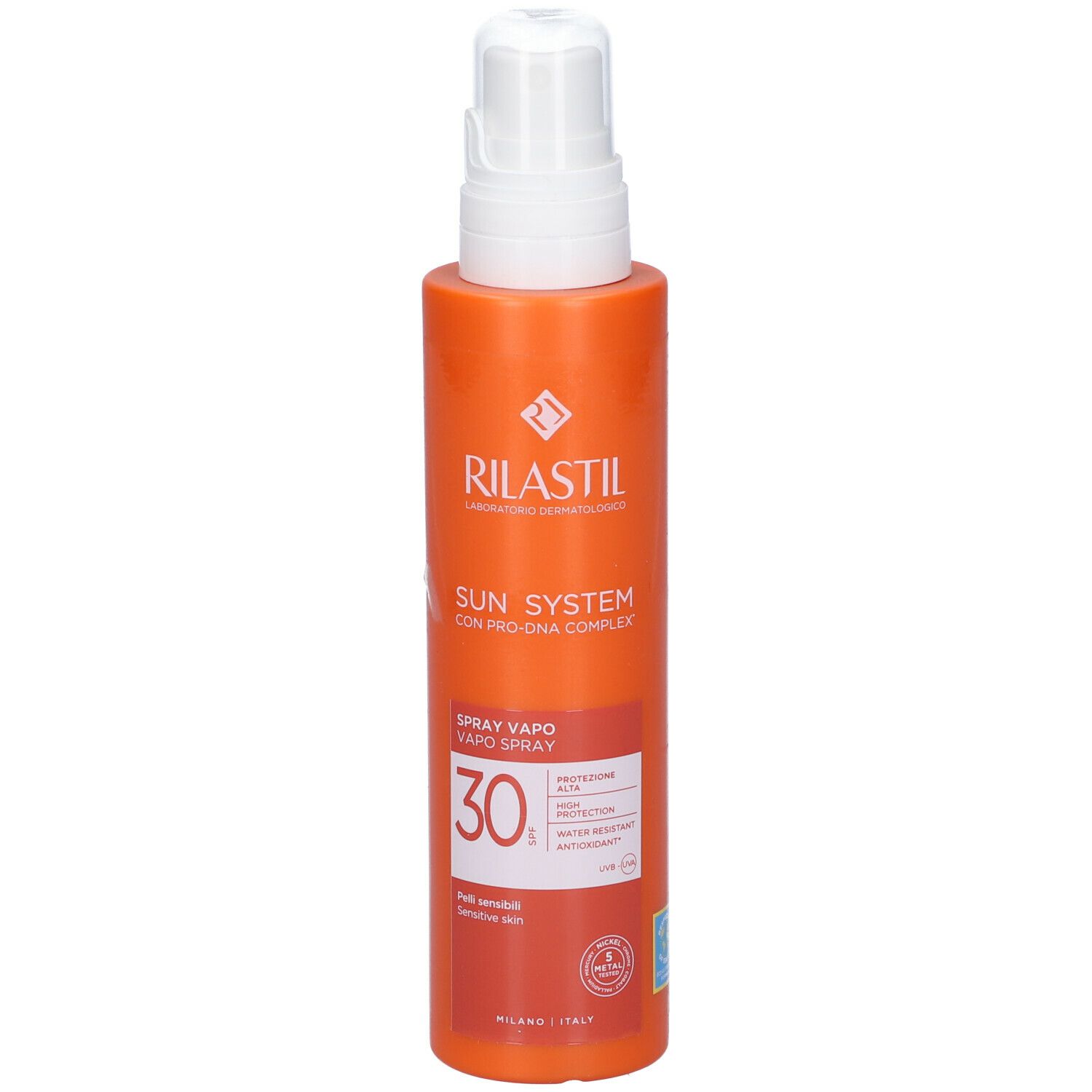 Flacone spray arancione con erogatore bianco. Testo: Rilastil Sun System, SPF 30. Per pelli sensibili.