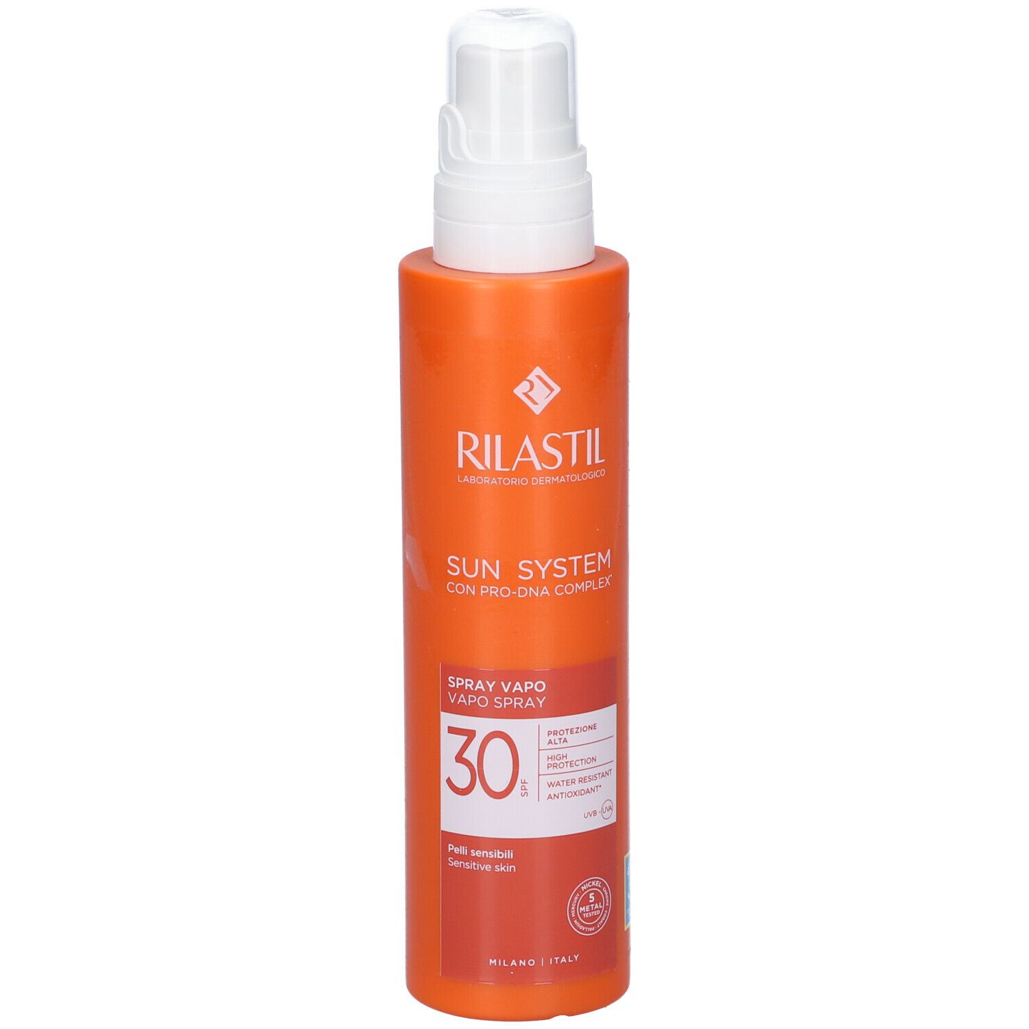 Flacone spray arancione con erogatore bianco. Testo: Rilastil Sun System, SPF 30. Per pelli sensibili.