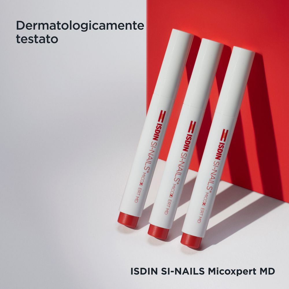 ISDIN Si-Nails Micoxpert MD. Tre tubi bianchi con punta rossa. Testo: Dermatologicamente testato.