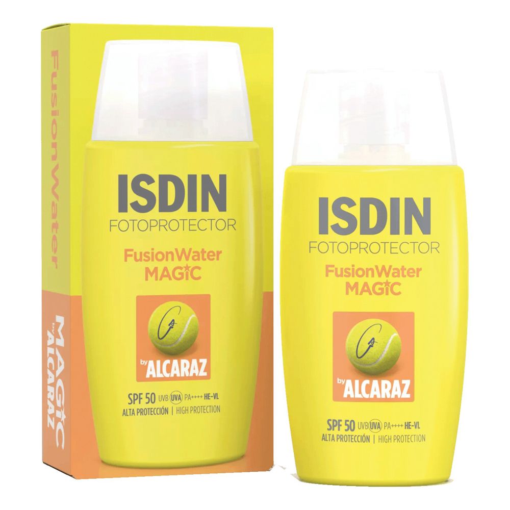 Flacone giallo con tappo bianco. Scritte: ISDIN, FusionWater MAGIC, SPF 50. Logo pallina da tennis. Con confezione.