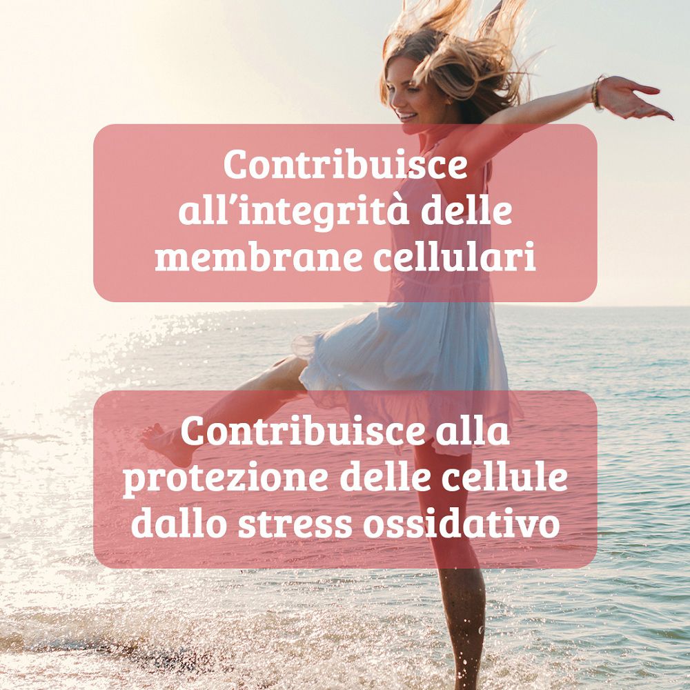 Frau am Strand, die sich freut. Text über Zellmembranen und oxidativen Stress.
