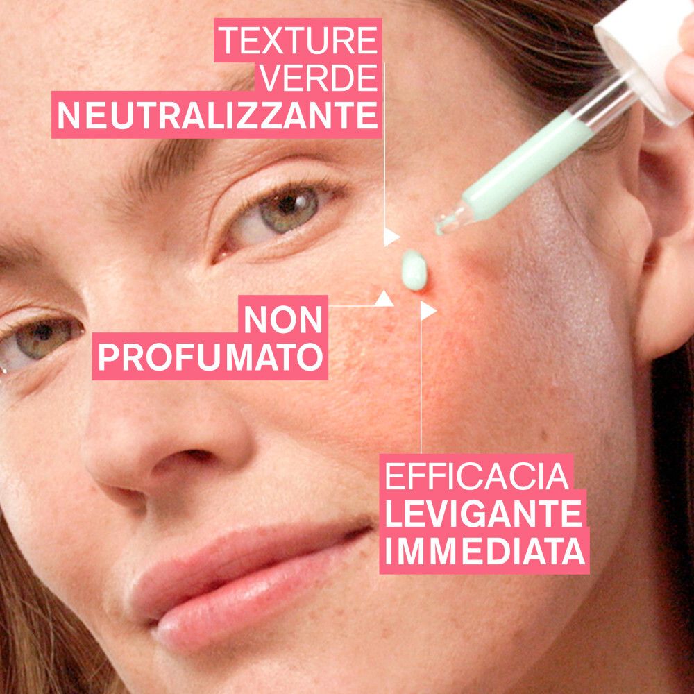 Viso con applicazione di siero. Texture verde. Non profumato. Effetto levigante immediato.