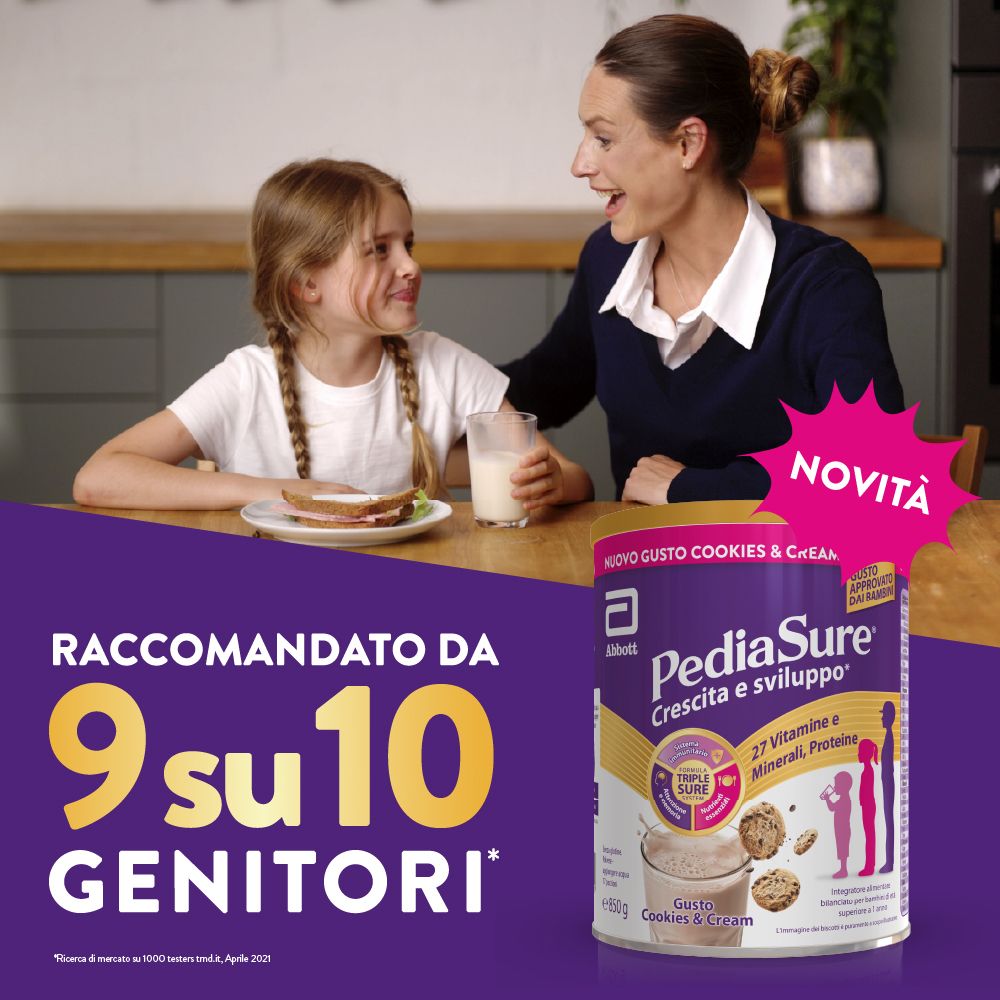 Donna e bambina con lattina PediaSure. Scritta: Raccomandato da 9 su 10 genitori. Cookies & Cream.