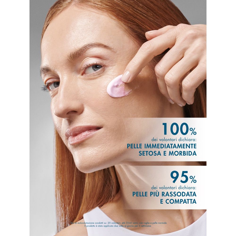 Donna applica crema. Testo: 100% Pelle immediatamente setosa e morbida, 95% Pelle più rassodata e compatta.