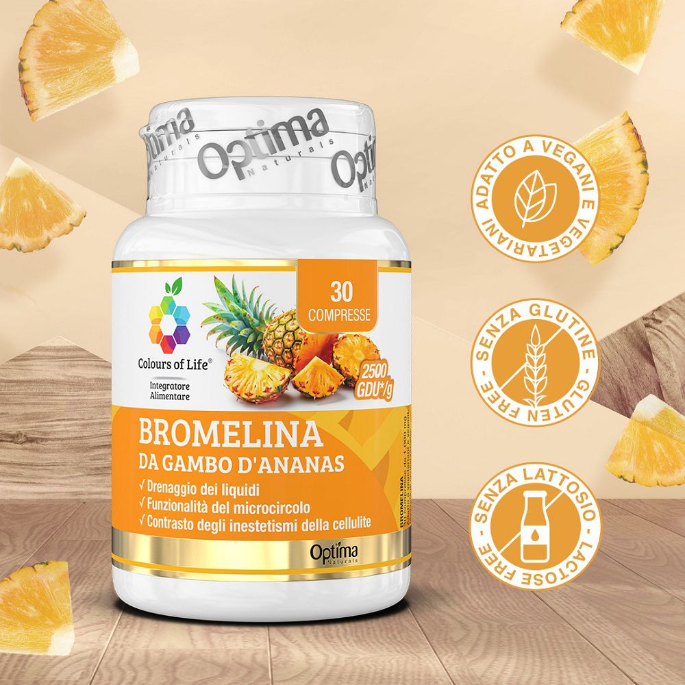 Flasche mit Bromelain-Kapseln, umgeben von Ananasstücken und Siegeln.