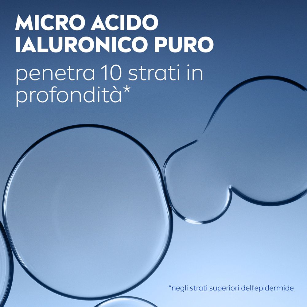 Primo piano di gocce d'acqua. Testo: Micro Acido Ialuronico Puro penetra 10 strati in profondità.