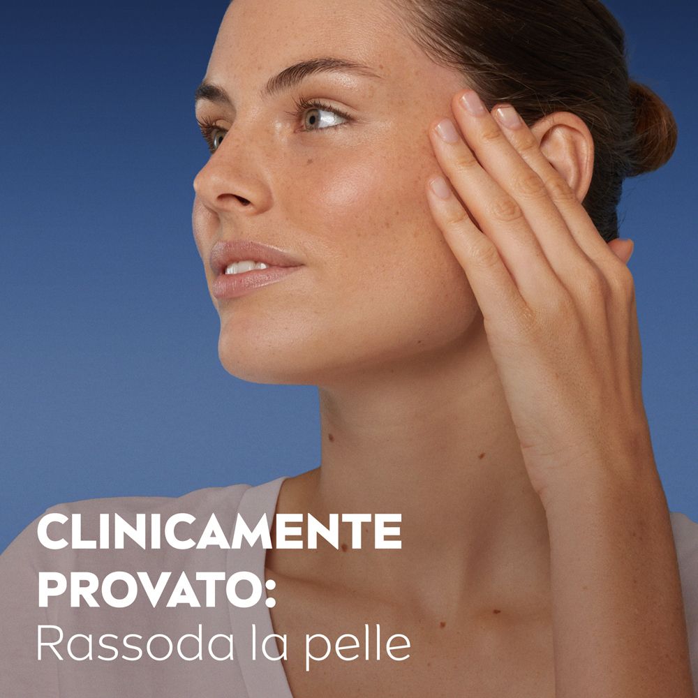 Donna che si tocca il viso. Testo: CLINICAMENTE PROVATO: Rassoda la pelle.